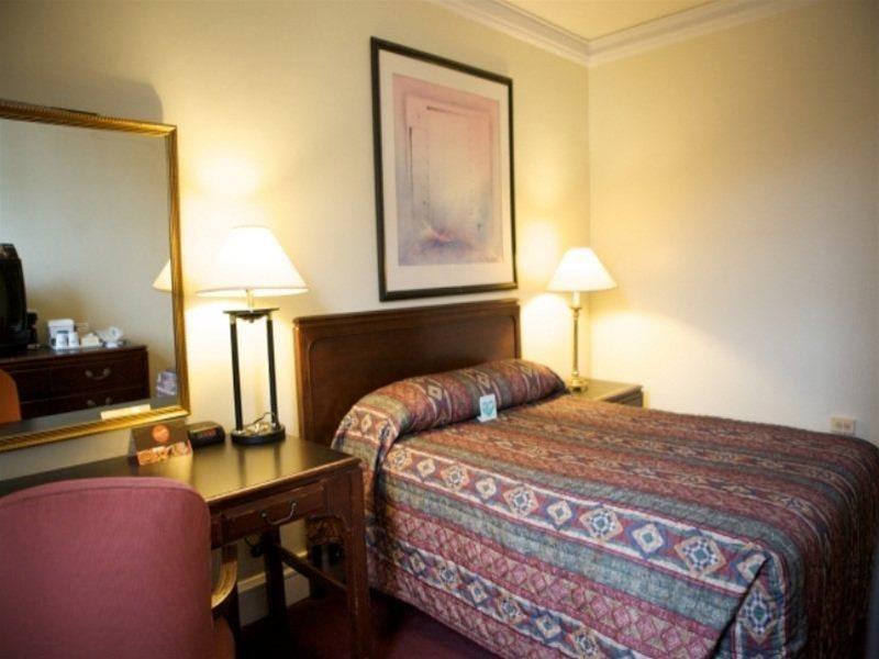 ทราเวลลอดจ์ บาย วินด์แฮม ดาวน์ทาวน์ ชิคาโก Hotel ภายนอก รูปภาพ